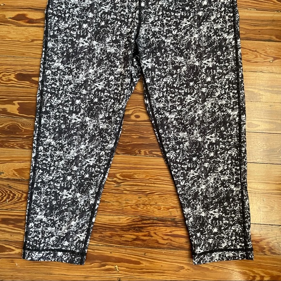 Black, White, and Gray Printed Workout Leggings - Picture 4 of 8